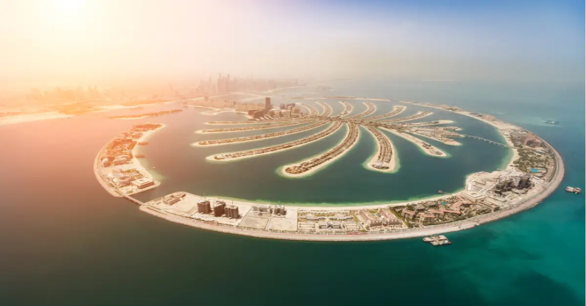 Palm Jumeirah luxury real estate and investment hotspot supporting high-net-worth business migrations to Dubai